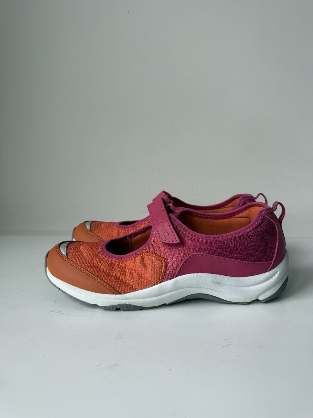 Vionic Action Sunset Women’s Mary Jane Sneakers Slip on Pink Orange size 9 1/2